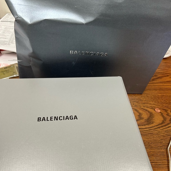 Balenciaga size 36, worn once, original box and bag included - Picture 5 of 5